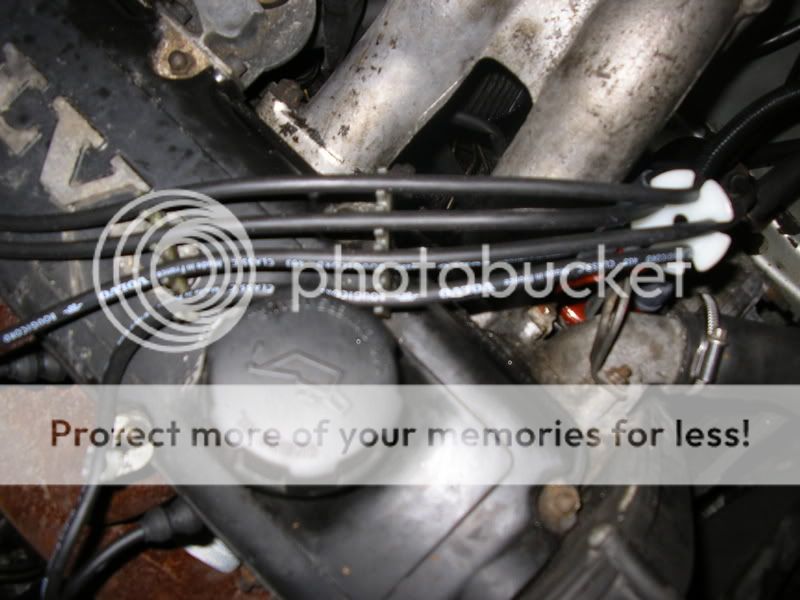 How to replace the distributor cap and rotor on Volvo 240